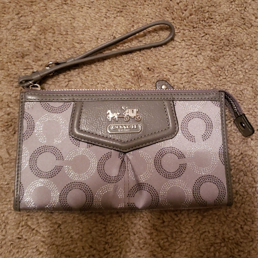Coach wristlet - Picture 2 of 6